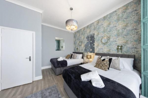Charming 1 Bedroom Flat in Windmill with Parking